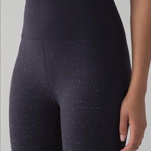 Lululemon free to flow crop 17”